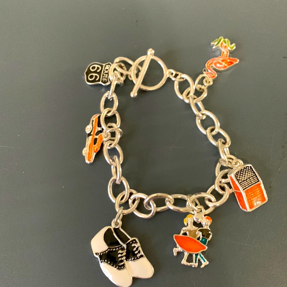 Retro charm bracket